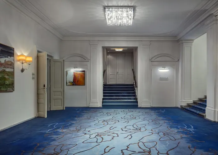 Kings CourtГотель